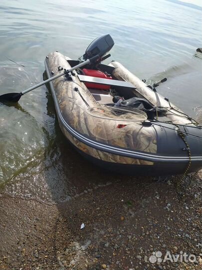 Лодка Муссон 3200 с транцевыми колесами