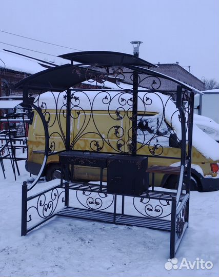 Мангал с крышей