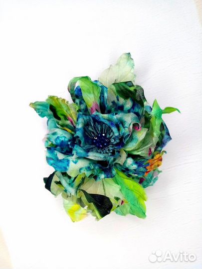 Брошь ручной работы из шёлка