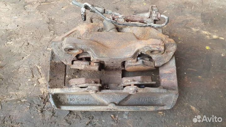 Суппорт передний левый Audi A8 D2 1998-2003