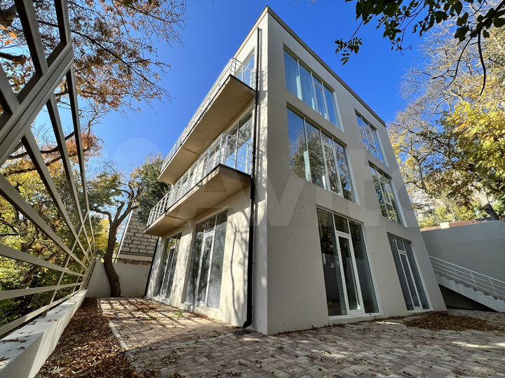 Дом 272 м² на участке 3,8 сот.