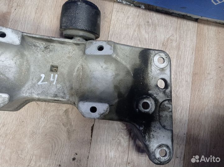 Крепление АКПП на BMW 5 f10