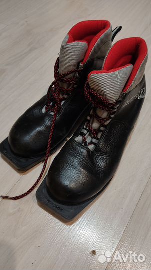 Лыжные ботинки