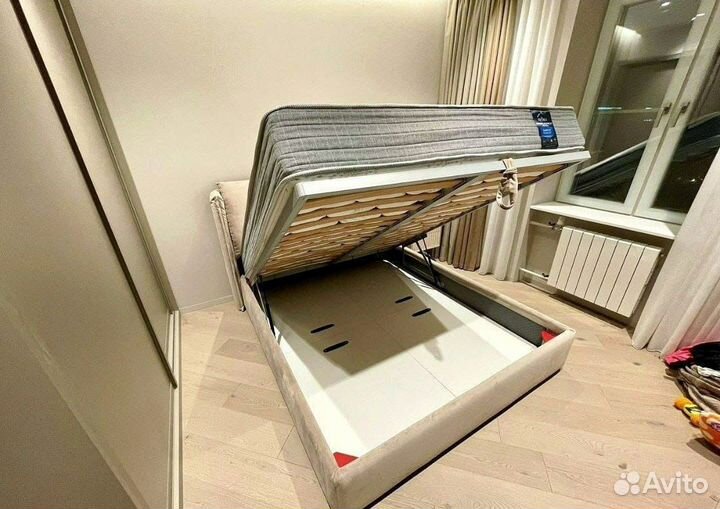 Кровать двуспальная