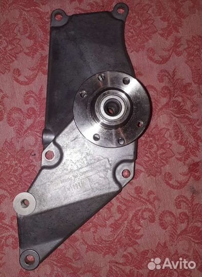 Кронштейн вентилятора на мерседес 124, 104,320Е