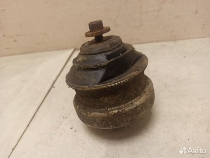 Подушка двигателя