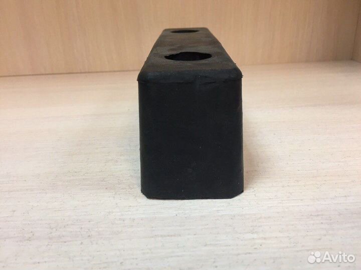 Отбойник прицепа резиновый с двумя отверстиями 20