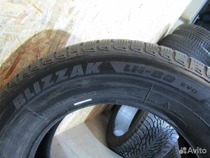 Bridgestone Blizzak LM-80 Evo 235/65 R17