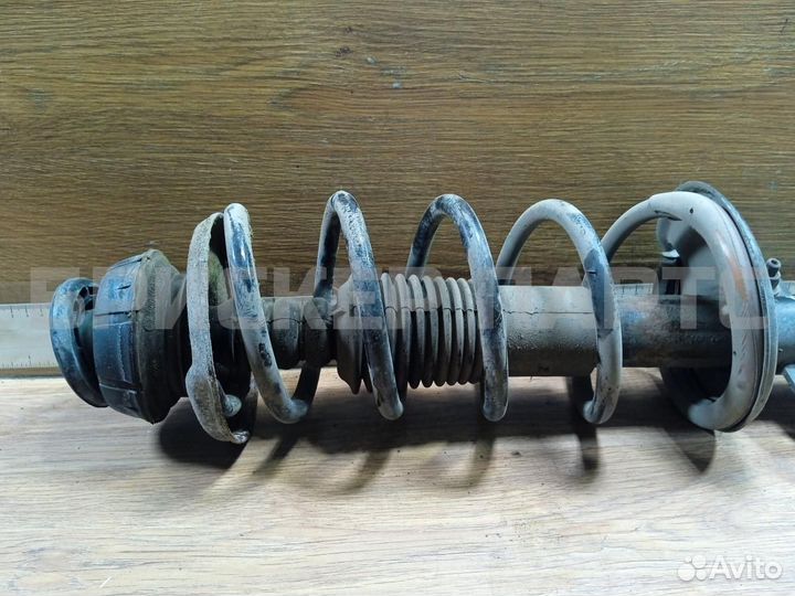 Стойка аморт правая Рено Дастер