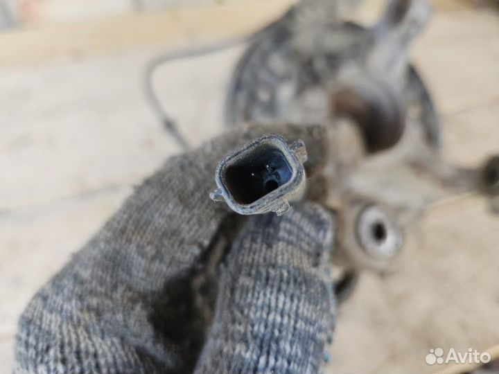 Кулак поворотный задний правый Nissan Terrano 3