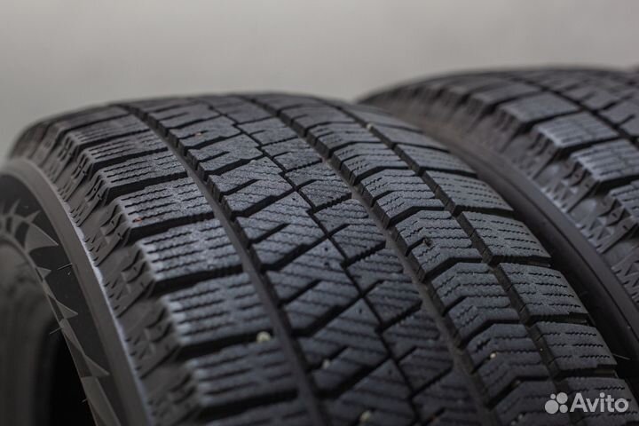 Bridgestone Blizzak Ice 215/60 R17 100T