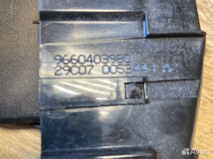 Peugeot 207 замок крышки багажника