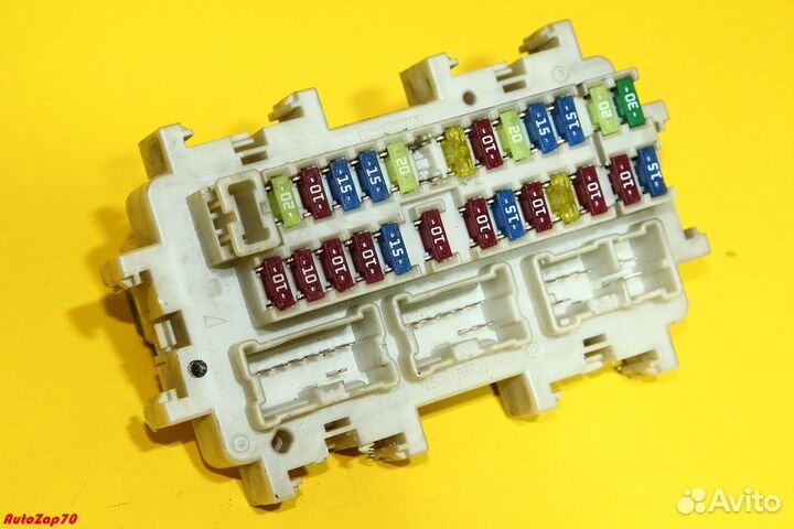 Nissan Patrol (Y62) Блок предохранителей (салонный