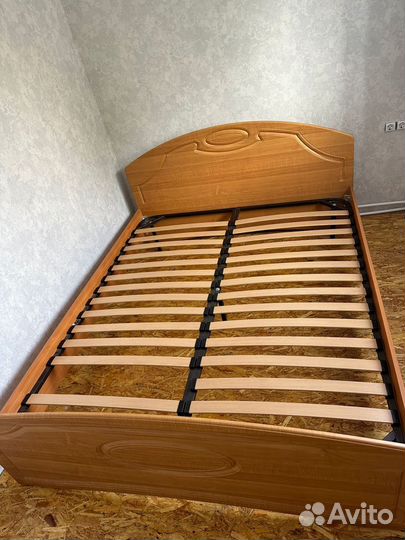 Кровать с матрасом 160х200