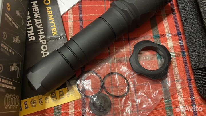 Яркий водонепроницаемый фонарик Armytek Dobermann
