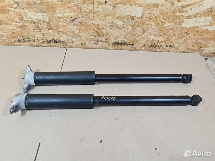 Задние стойки в сборе Ford Focus 3