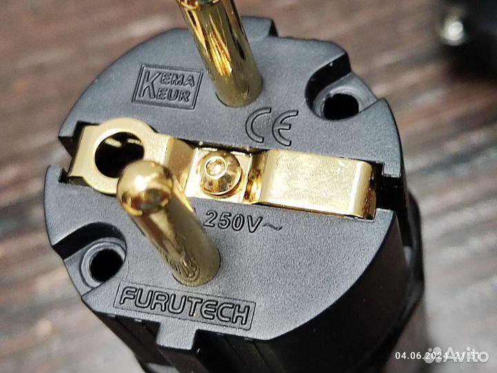 Сетевые вилки Furutech FI-11 gold N