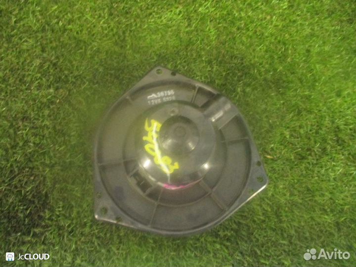 Мотор печки на nissan serena kvnc23 CD20T