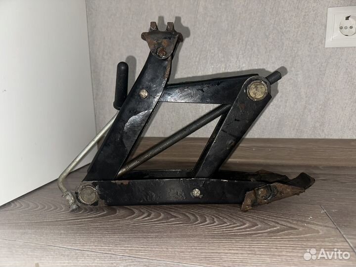 Домкрат рычажно-винтовой