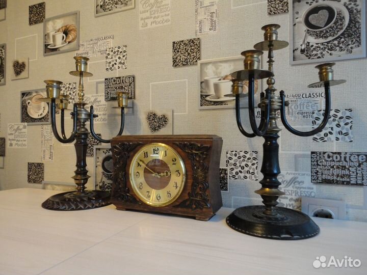 Часы с подсвечниками