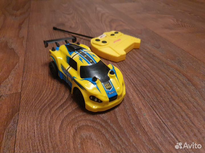 Машинка на радиоуправлении спортивная