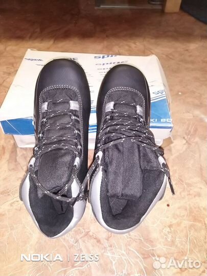 Продам лыжные ботинки