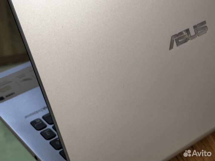 Мощный Современный ноутбук asus