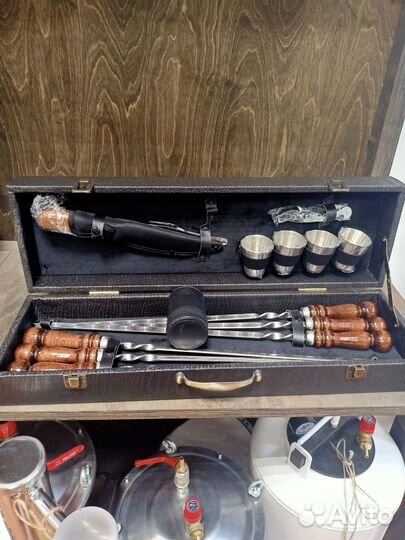 Набор шампуров в чемодане