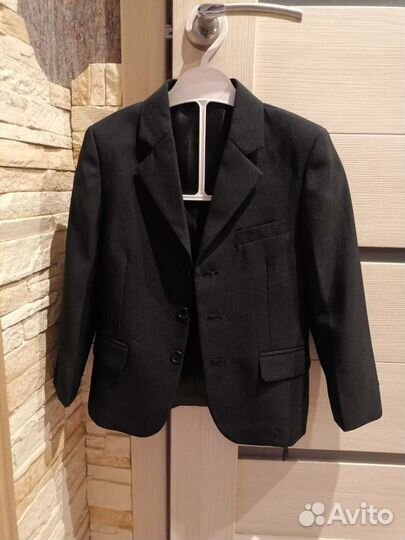 Новый костюм тройка на мальчика 92-98 размер