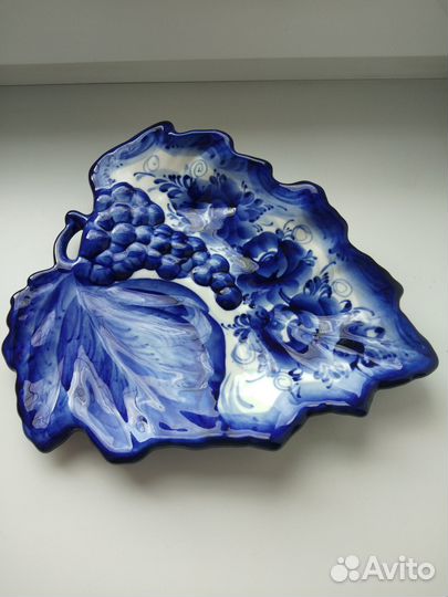 Виноградный лист-фруктовница.Гжель,фарфор