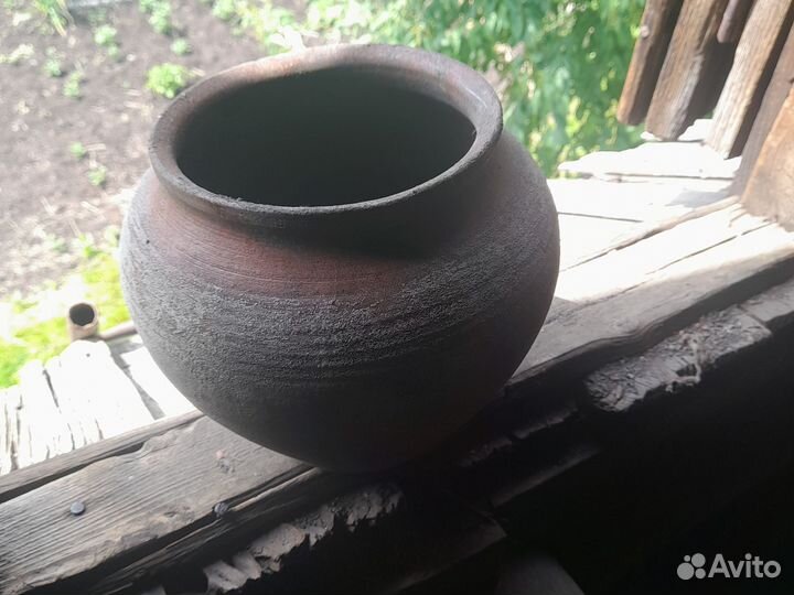 Керосиновая лампа,глинянные горшки,чугунок