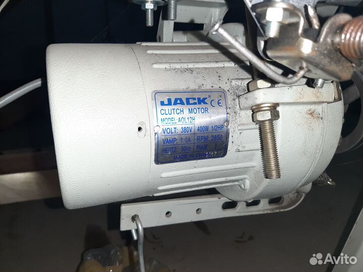 Продам швейную машинку