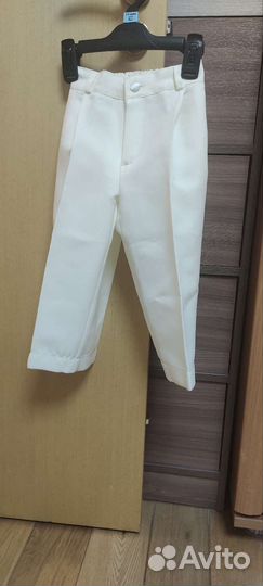 Костюм тройка новый на мальчика 98 размера