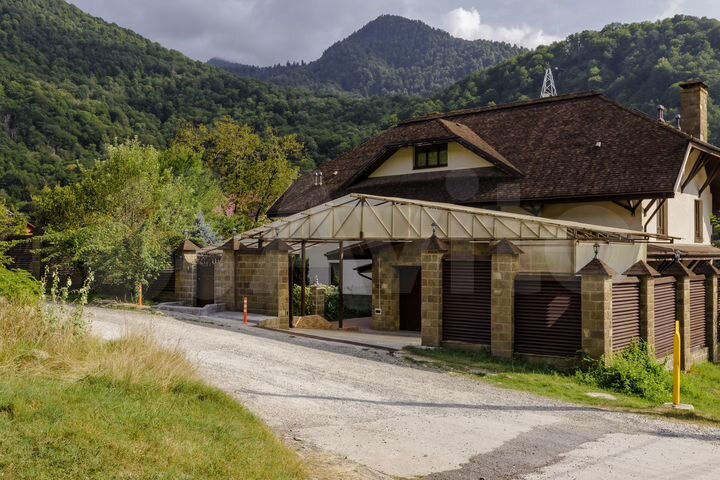 Коттедж 544,8 м² на участке 6,6 сот.