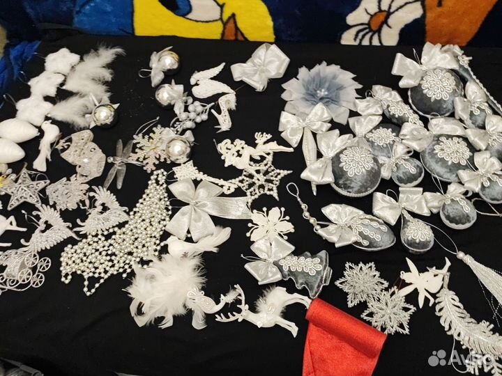 Новогодние игрушки цветы