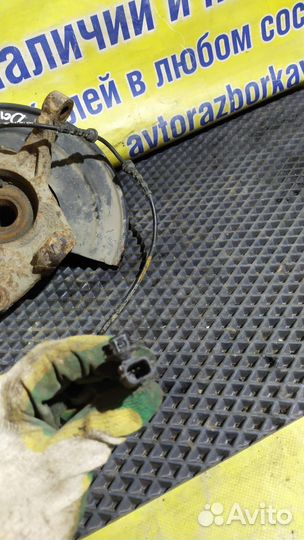 Кулак передний правый Renault Duster