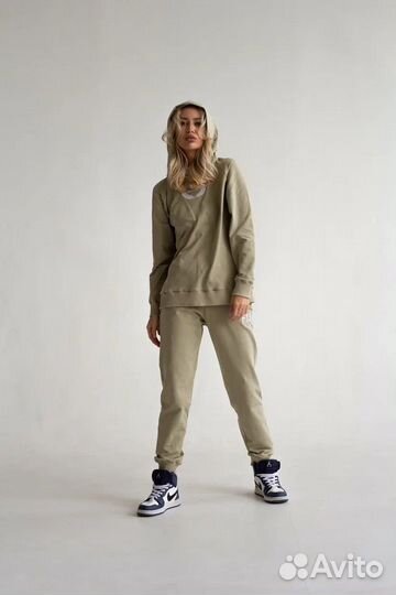 Женский спортивный костюм