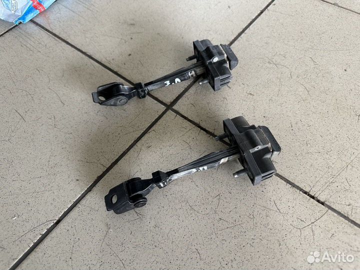 Ограничитель задней двери левый/правый Рено Каптюр