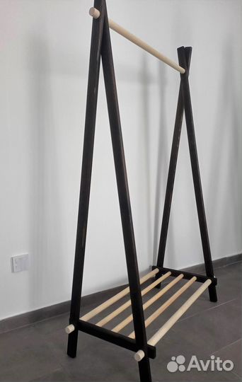 Напольная вешалка для одежды