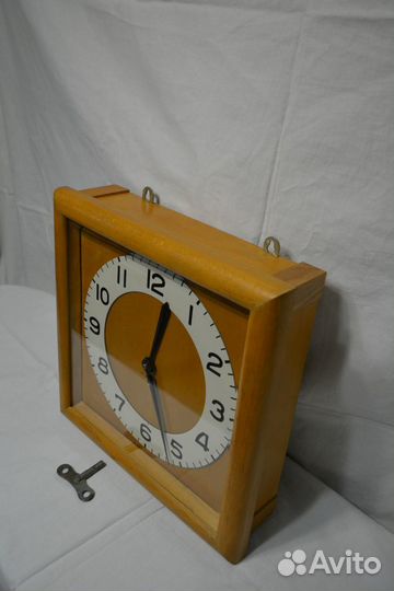 Настенные кабинетные часы СССР