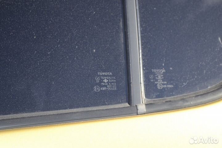 Стекло двери заднее левое Toyota Yaris