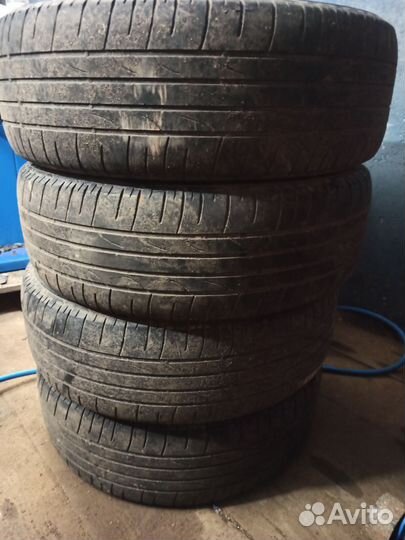 Bridgestone Dueler H/P Sport 215/65 R16 98H