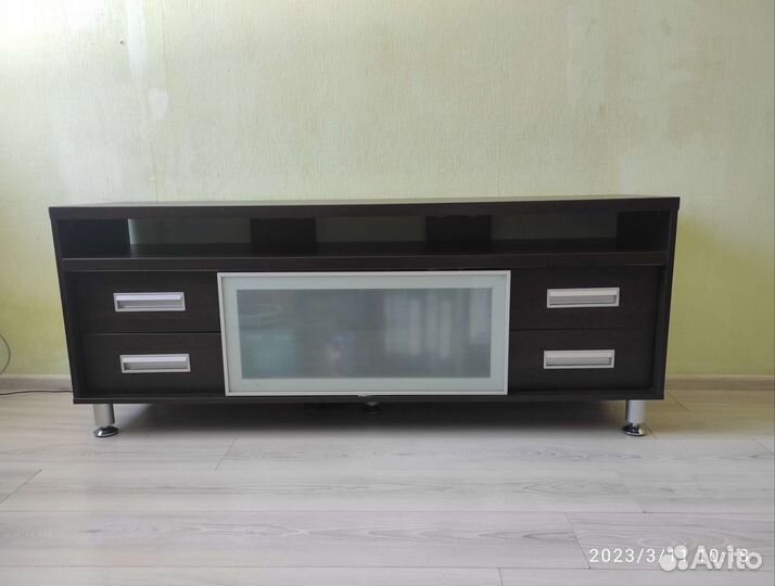 Тумба под телевизор бу массив
