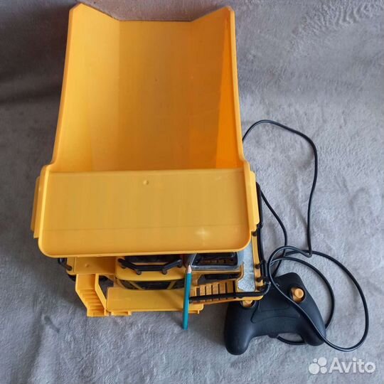 Самосвал на пульте управления