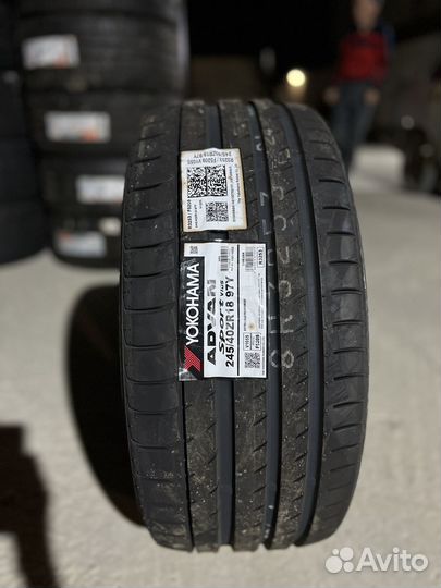 Yokohama Advan Sport V105 245/40 R18 и 265/35 R18 79Y