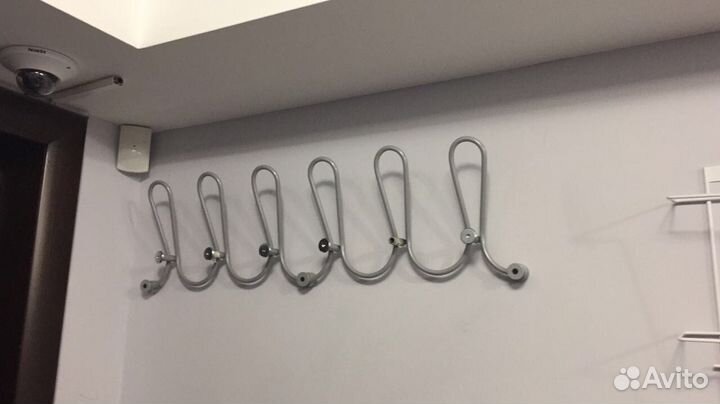 Настенная вешалка