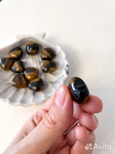 Натуральные камни тигровый глаз фигурки талисманы