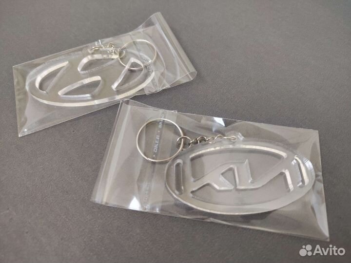 Брелок с маркой автомобиля