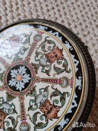 Антикварная подставка под горячее