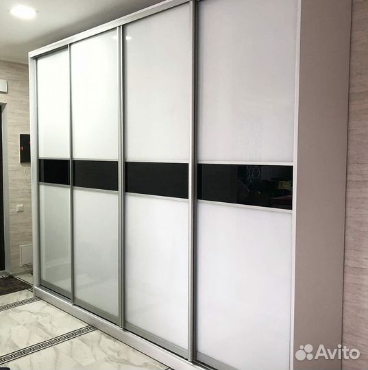 Узкий шкаф